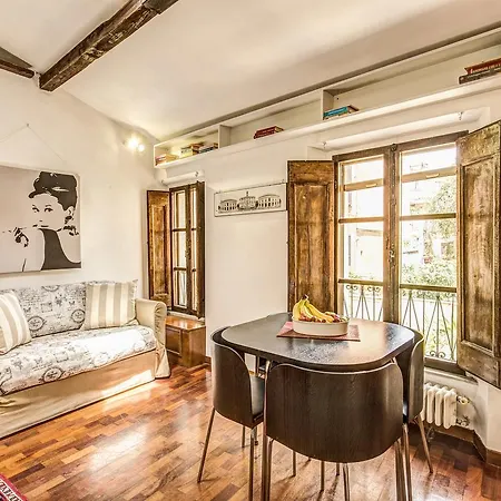 Apartment Homehouse Garofano - Rione Monti - Colosseum Rome